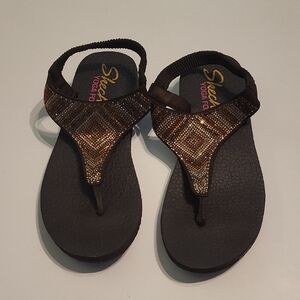 Skechers Black and Brown Sandals with Bohemian Design Size 8.